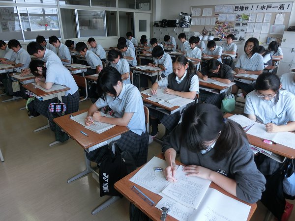１・２年生　学期末総合テスト　３年生　外部模擬試験