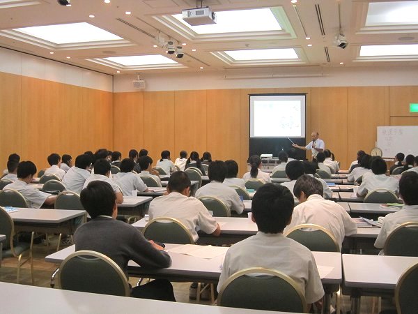 ３学年　学習合宿の様子