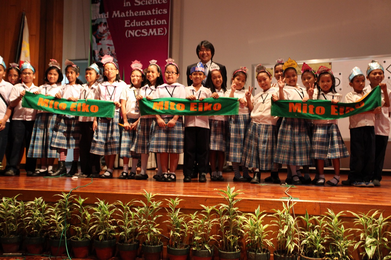 花まる先生　世界で活躍!!（英宏小）