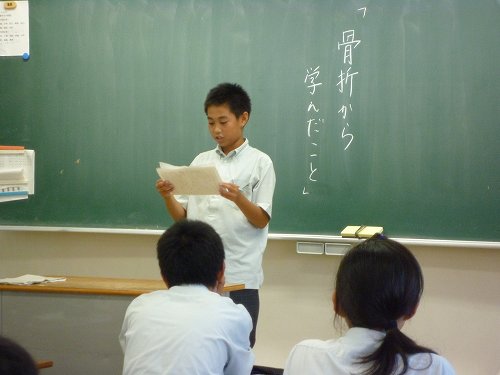 授業風景　1年４組（国語）・ALTによる授業（英語）