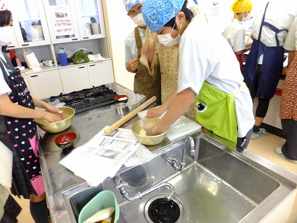 調理実習　“うどんを作りました！”