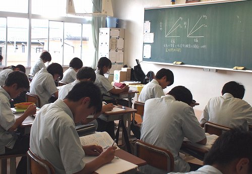 授業風景　２年１組（理科）