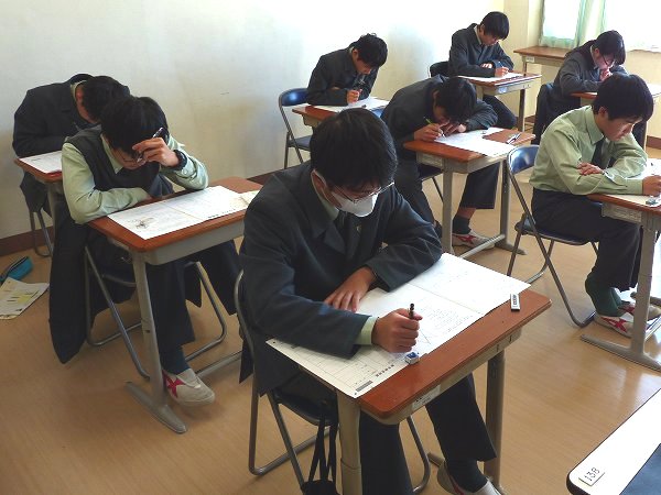 3年生対象　外部模試が行われました
