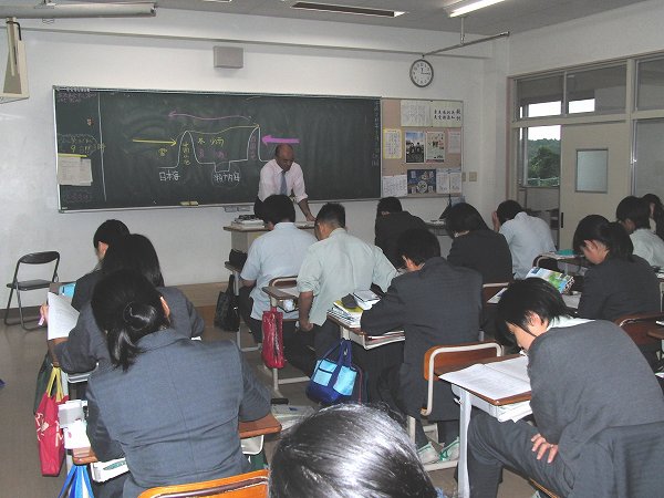 授業風景３年２組（社会）