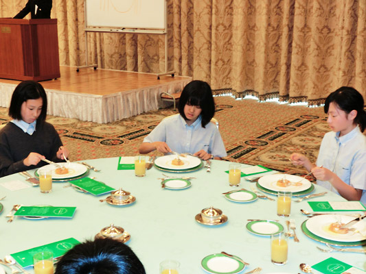 テーブルマナー講習会が行われました！！